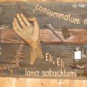 Christushand symbolisch auf Kreuz, mit Dornenkrone und die letzten Worte die Jesus auf dem Kreuz sprach